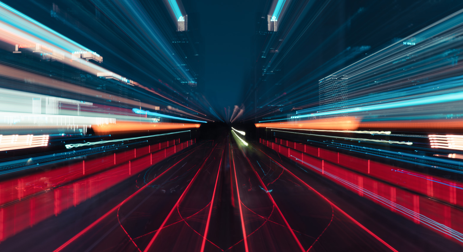 Luces traseras en las calles de la ciudad 