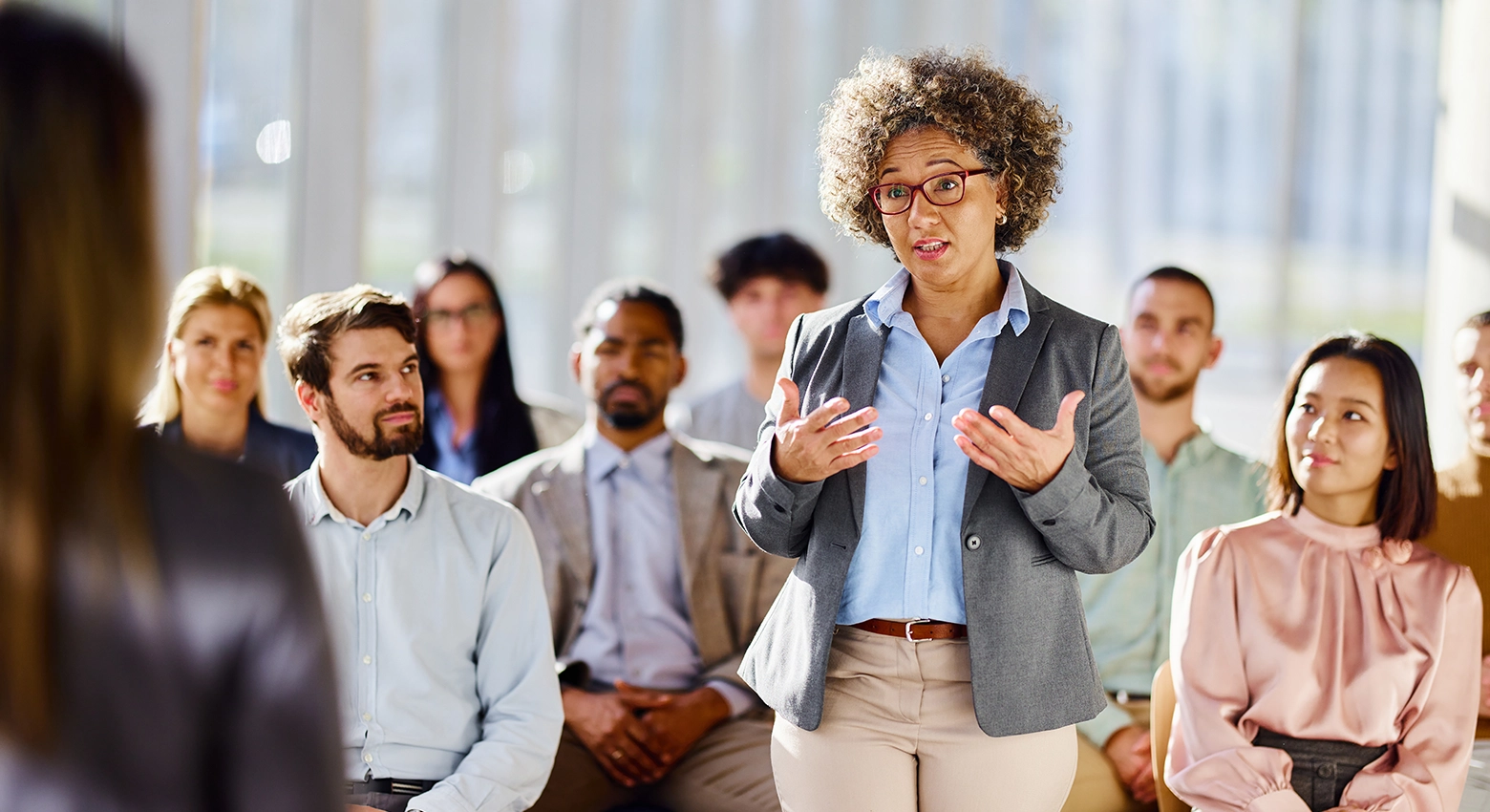 Persona del público hablando